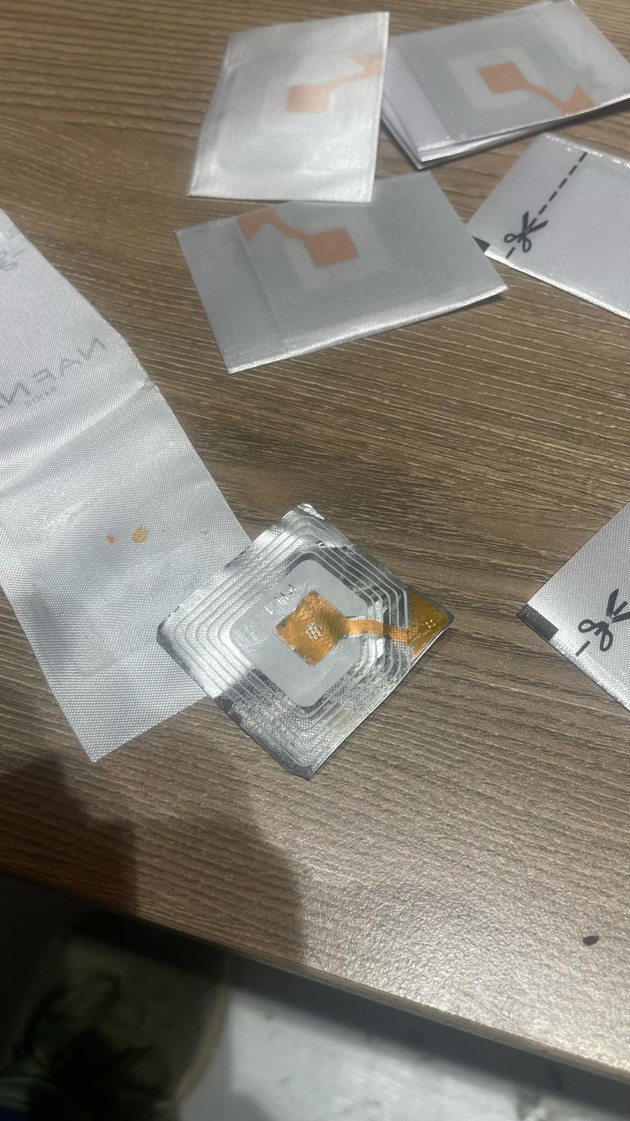 PP Opak Rfid 8,2 Mhz 40x40 mm Dikilebilir Güvenlik Etiketi